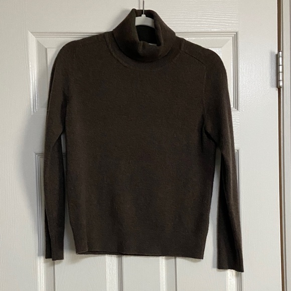Quince Rich Brown Cashmere Turtleneck Sweater - Picture 5 of 10